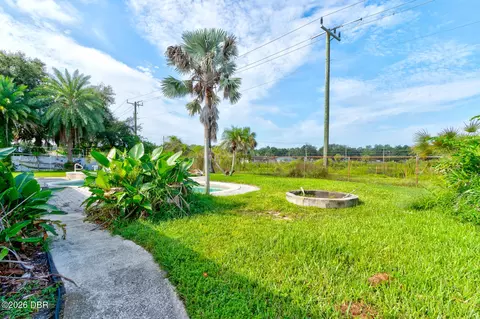Exterior - 1026 Lake Ave, Edgewater, FL 32132 photo 4 of 7