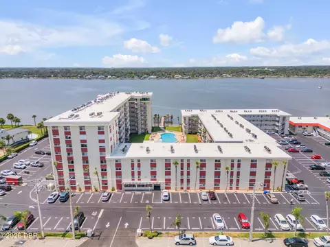 2711 N Halifax Ave, Daytona Beach, FL 32118