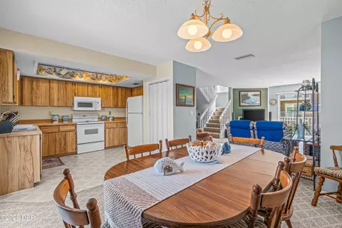 Dining - 2898 Ocean Shore Blvd, Ormond Beach, FL 32176 photo 1 of 2