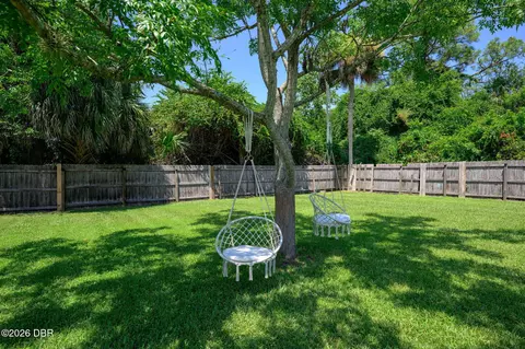 Exterior - 215 Cumberland Ave, Ormond Beach, FL 32174 photo 10 of 13