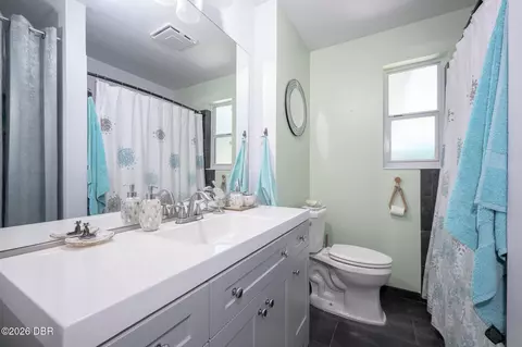Bath - 215 Cumberland Ave, Ormond Beach, FL 32174 photo 2 of 2