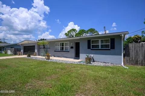 Exterior - 215 Cumberland Ave, Ormond Beach, FL 32174 photo 2 of 13