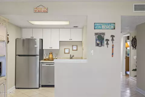 Kitchen - 2700 Ocean Shore Blvd, Ormond Beach, FL 32176 photo 1 of 3