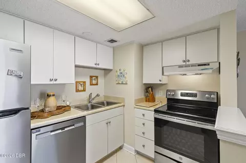 Kitchen - 2700 Ocean Shore Blvd, Ormond Beach, FL 32176 photo 2 of 3