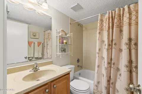 Bath - 2700 Ocean Shore Blvd, Ormond Beach, FL 32176 photo 3 of 4