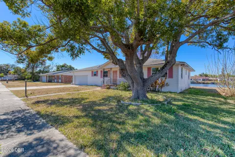 884 E Coquina Dr, Daytona Beach, FL 32117