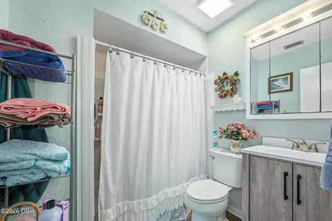 Bath - 461 Andrews St, Ormond Beach, FL 32174 photo 2 of 4