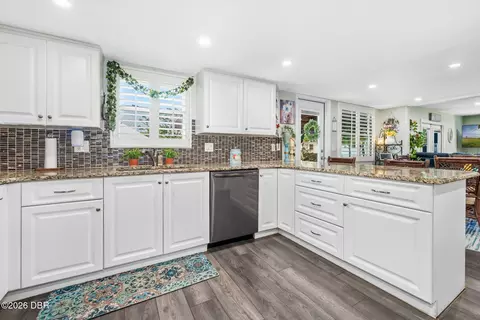 Kitchen - 461 Andrews St, Ormond Beach, FL 32174 photo 3 of 3