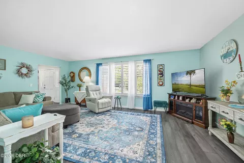 Living - 461 Andrews St, Ormond Beach, FL 32174 photo 2 of 4
