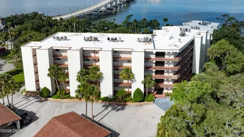944 S Peninsula Dr, Daytona Beach, FL 32118
