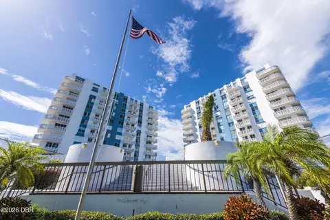 935 N Halifax Ave, Daytona Beach, FL 32118