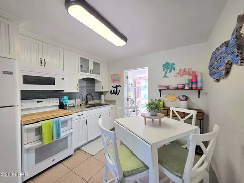 Kitchen - 2 Sunny Shore Dr, Ormond Beach, FL 32176 photo 1 of 2