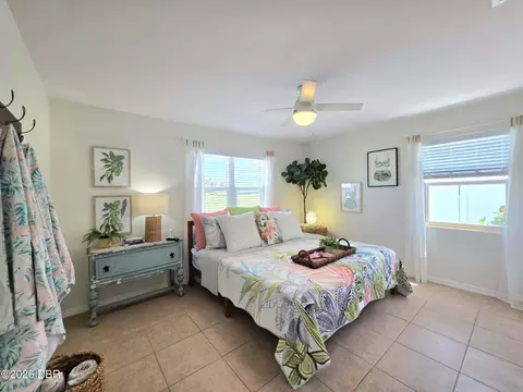 Bedroom - 2 Sunny Shore Dr, Ormond Beach, FL 32176 photo 1 of 6