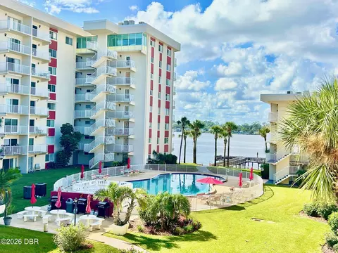 2711 N Halifax Ave, Daytona Beach, FL 32118