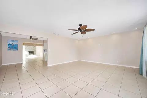 Living - 22 Plaza Dr, Ormond Beach, FL 32176 photo 2 of 8