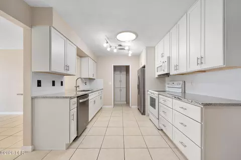 Kitchen - 22 Plaza Dr, Ormond Beach, FL 32176 photo 1 of 3