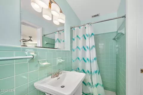 Bath - 22 Plaza Dr, Ormond Beach, FL 32176 photo 5 of 6