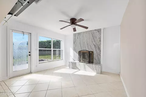 Living - 22 Plaza Dr, Ormond Beach, FL 32176 photo 4 of 8