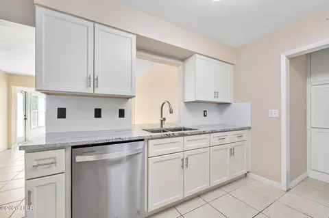 Kitchen - 22 Plaza Dr, Ormond Beach, FL 32176 photo 2 of 3