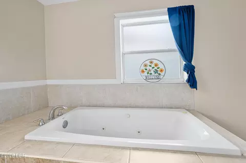 Bath - 22 Plaza Dr, Ormond Beach, FL 32176 photo 2 of 6