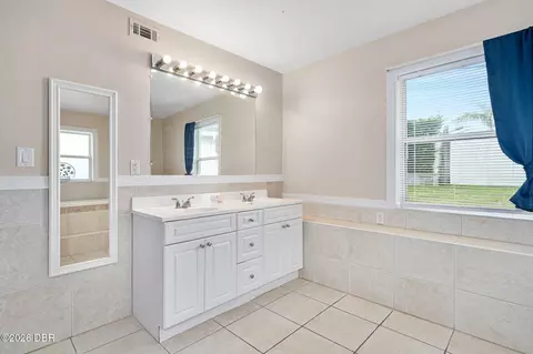 Bath - 22 Plaza Dr, Ormond Beach, FL 32176 photo 3 of 6