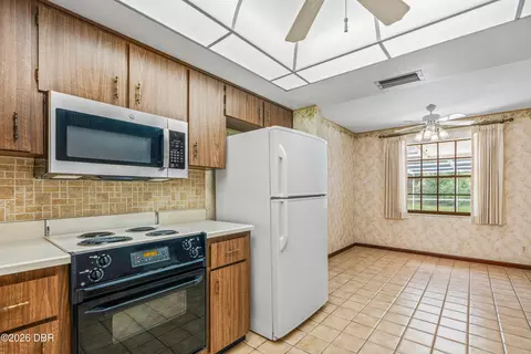 Kitchen - 82 S St Andrews Dr, Ormond Beach, FL 32174 photo 2 of 3