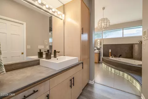 Bath - 101 N St Andrews Dr, Ormond Beach, FL 32174 photo 1 of 8