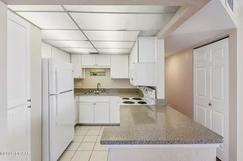 Kitchen - 1415 Ocean Shore Blvd, Ormond Beach, FL 32176 photo 1 of 2
