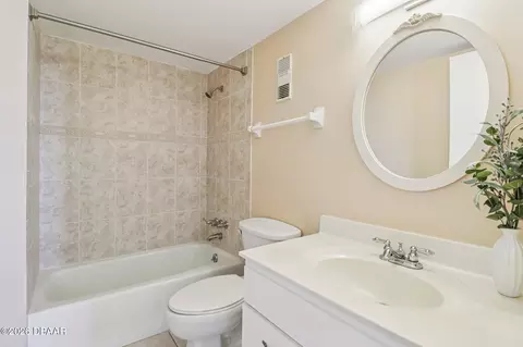 Bath - 1415 Ocean Shore Blvd, Ormond Beach, FL 32176 photo 1 of 2