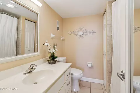 Bath - 1415 Ocean Shore Blvd, Ormond Beach, FL 32176 photo 2 of 2