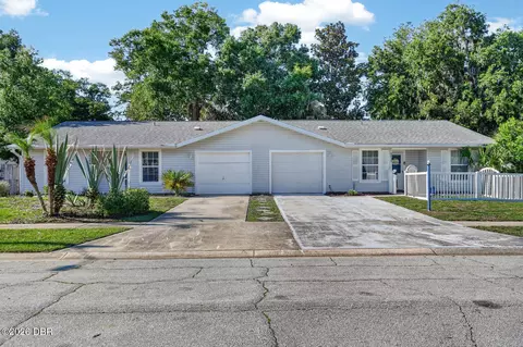 1131-1133 Squirrel Nest Ln, Port Orange, FL 32129