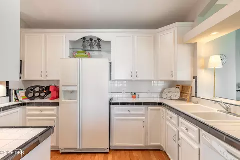 Kitchen - 3000 Ocean Shore Blvd, Ormond Beach, FL 32176 photo 2 of 5
