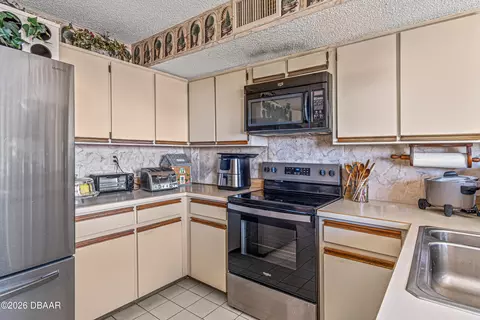 Kitchen - 395 S Atlantic Ave, Ormond Beach, FL 32176 photo 3 of 4