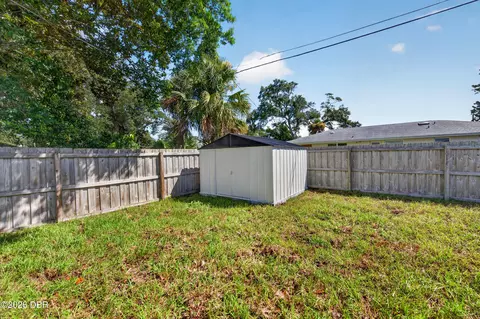 Exterior - 911 Woodmere Cir, Ormond Beach, FL 32174 photo 5 of 10