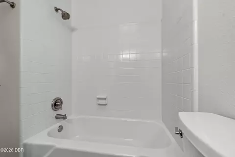 Bath - 911 Woodmere Cir, Ormond Beach, FL 32174 photo 1 of 4