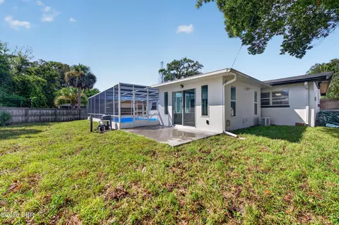 Exterior - 911 Woodmere Cir, Ormond Beach, FL 32174 photo 6 of 10