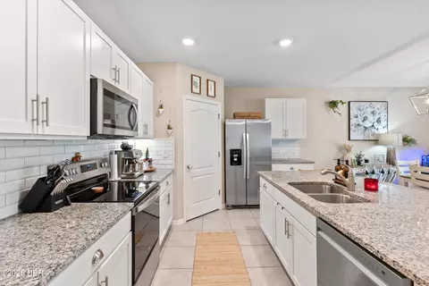 Kitchen - 246 Sandoval Dr, Ormond Beach, FL 32174 photo 2 of 6