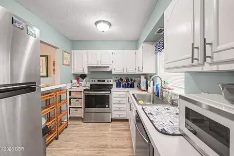 Kitchen - 1926 Ocean Shores Blvd, Ormond Beach, FL 32176 photo 1 of 2