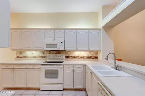 Kitchen - 3005 Glin Cir, Ormond Beach, FL 32174 photo 3 of 4