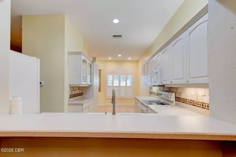 Kitchen - 3005 Glin Cir, Ormond Beach, FL 32174 photo 4 of 4