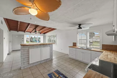 Kitchen - 3 Ocean Edge Dr, Ormond Beach, FL 32176 photo 3 of 5