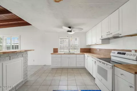 Kitchen - 3 Ocean Edge Dr, Ormond Beach, FL 32176 photo 5 of 5