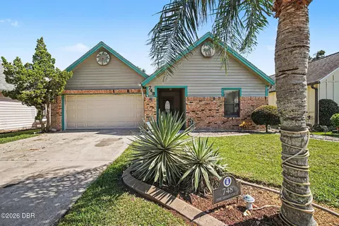 748 Pine Shores Cir, New Smyrna Beach, FL 32168