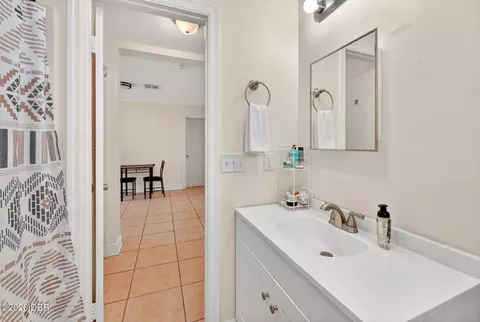 Bath - 71 Fairview Ave, Ormond Beach, FL 32174 photo 4 of 4