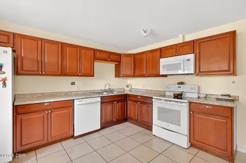 Kitchen - 71 Fairview Ave, Ormond Beach, FL 32174 photo 3 of 7