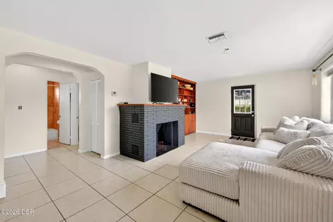 Living - 71 Fairview Ave, Ormond Beach, FL 32174 photo 3 of 6