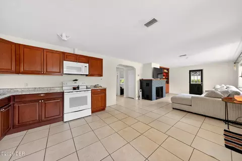 Kitchen - 71 Fairview Ave, Ormond Beach, FL 32174 photo 5 of 7