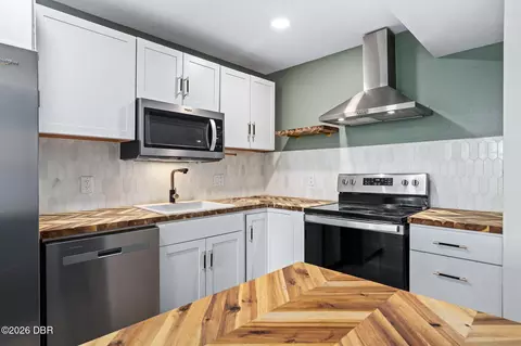 Kitchen - 5500 Ocean Shore Blvd, Ormond Beach, FL 32176 photo 2 of 7