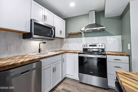 Kitchen - 5500 Ocean Shore Blvd, Ormond Beach, FL 32176 photo 6 of 7