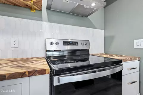 Kitchen - 5500 Ocean Shore Blvd, Ormond Beach, FL 32176 photo 4 of 7